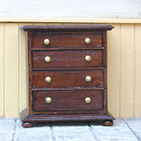 F128 - 1:24 chest of drawers